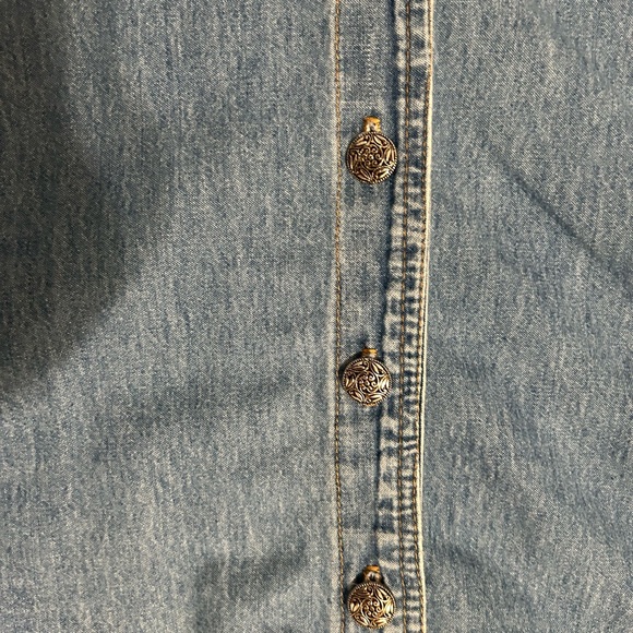 Denim shirt with lace and gem details by Marshall Rousso - Picture 4 of 6